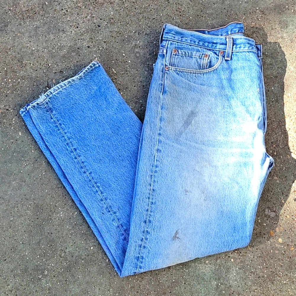 Distressed Levi's 38×32